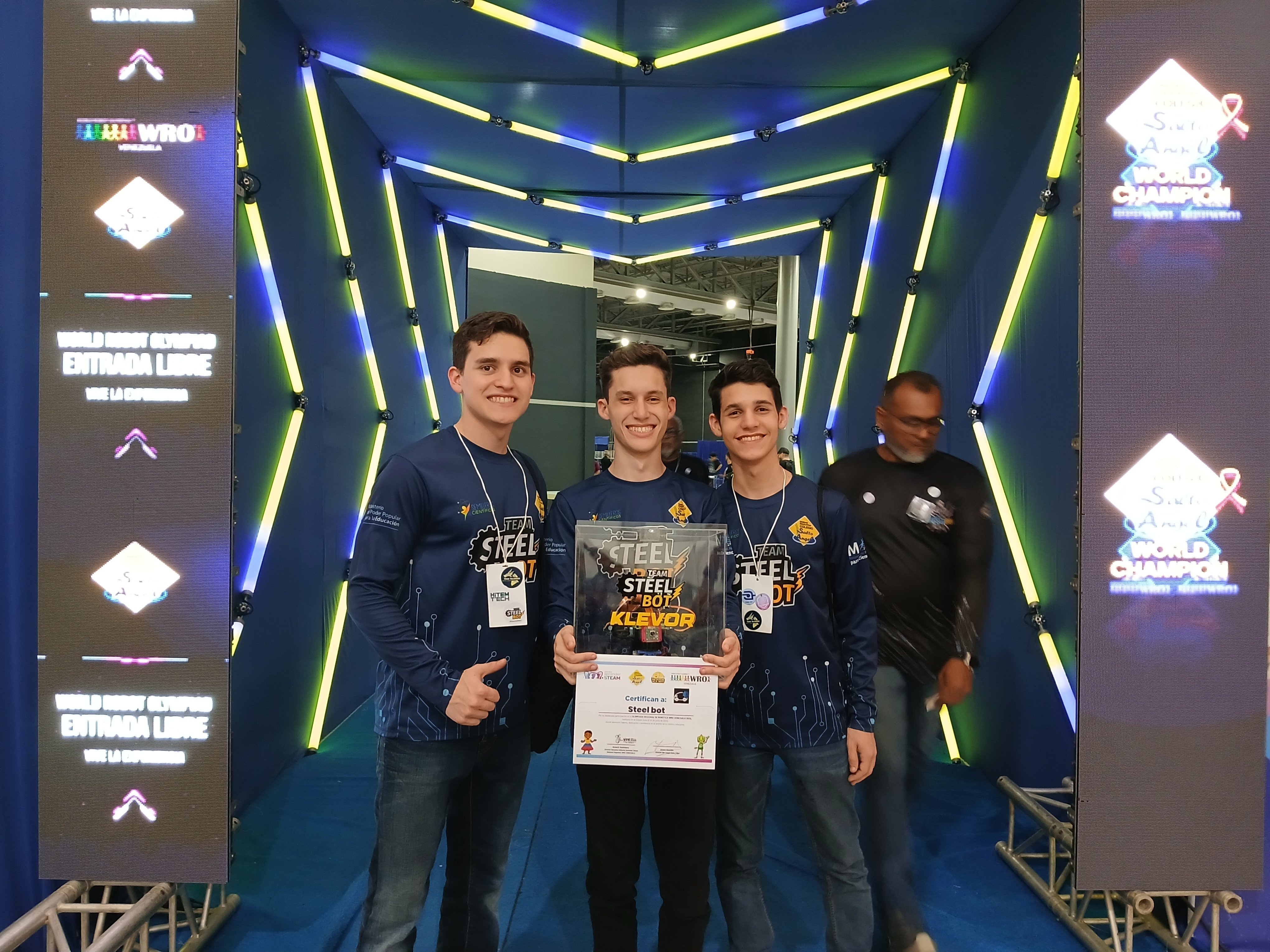Team Steel Bot en la competencia regional del Salto Ángel